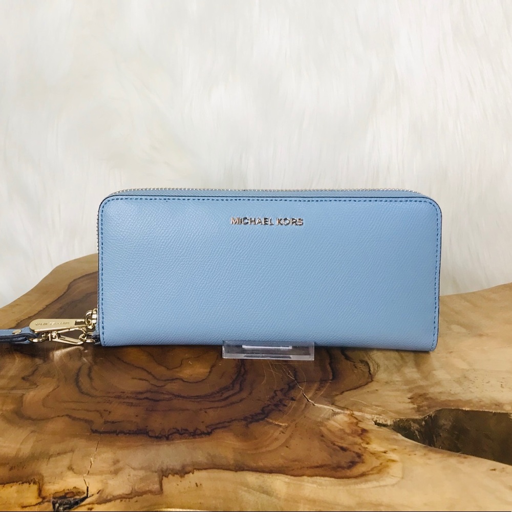 Michael Kors Money Piece Travel Continental Wallet